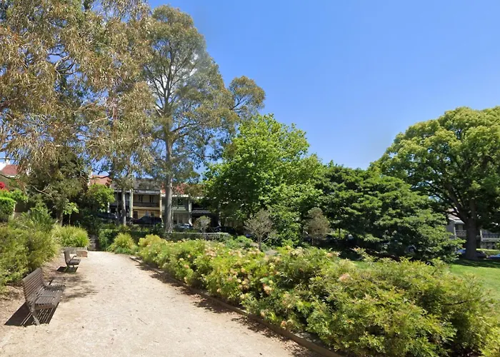 Spacious Terrace House Near Sydney Cbd